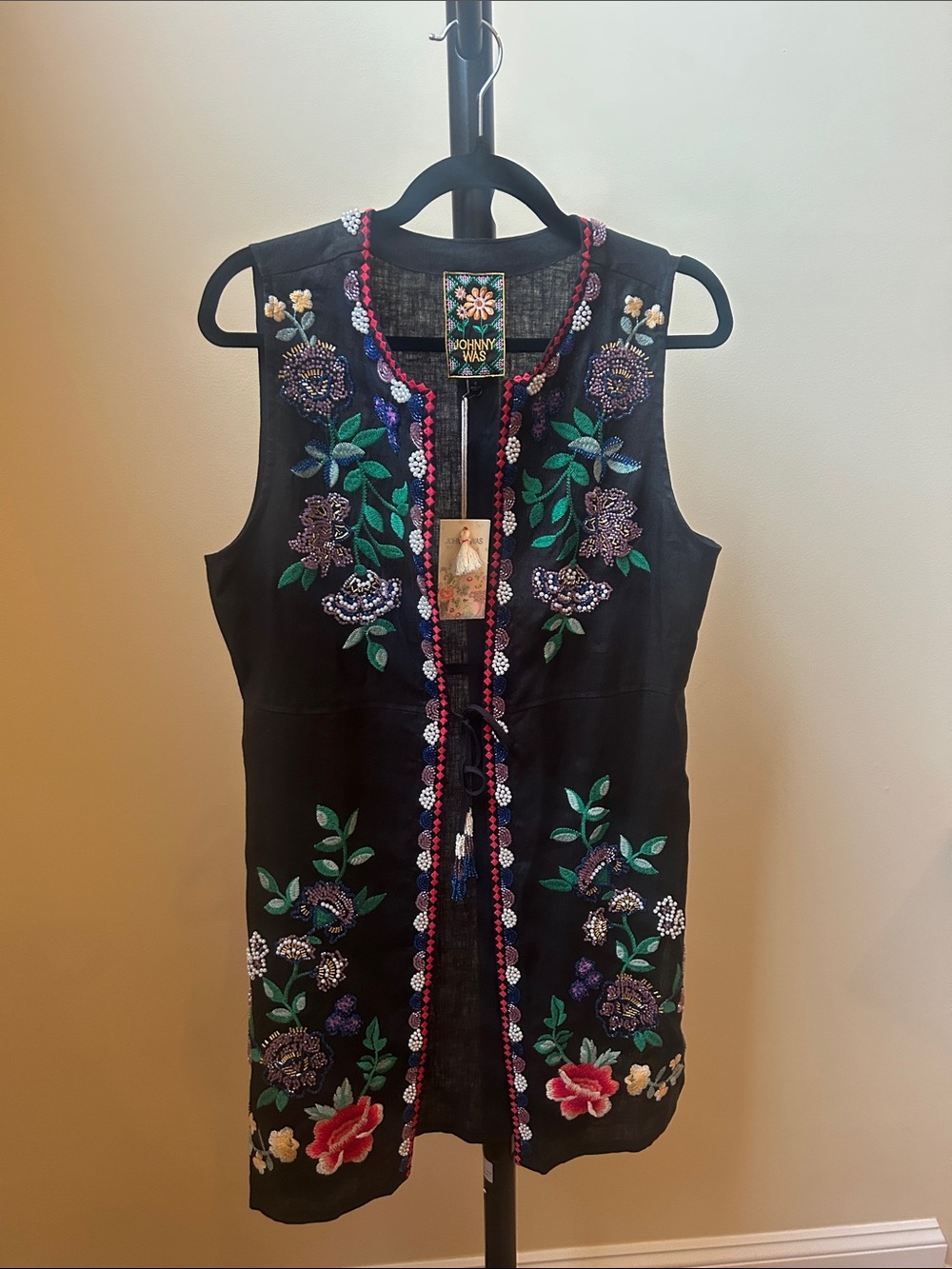 Johnny Was Black Floral Embroidered Sleeveless Vest 100% Linen - NWT Size Small